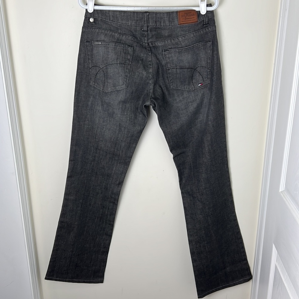 Tommy Hilfiger Relaxed Cameron Lowrise Bootcut Jeans Size 27